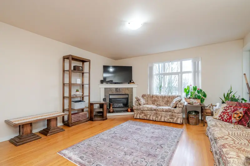 304 4272 ALBERT STREET - photo 3 of 25