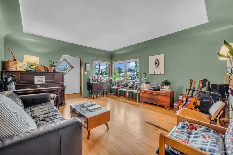 5514 SMITH AVENUE - photo 4 of 18