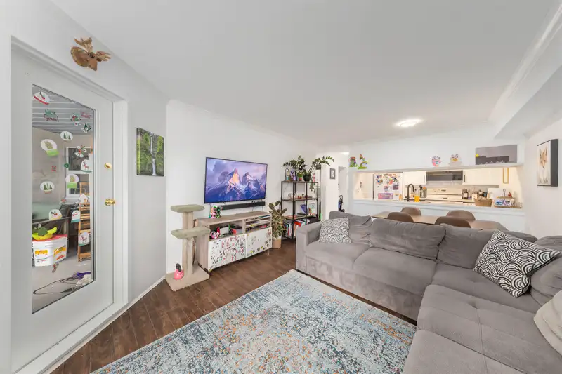 313 10533 UNIVERSITY DRIVE - photo 4 of 35