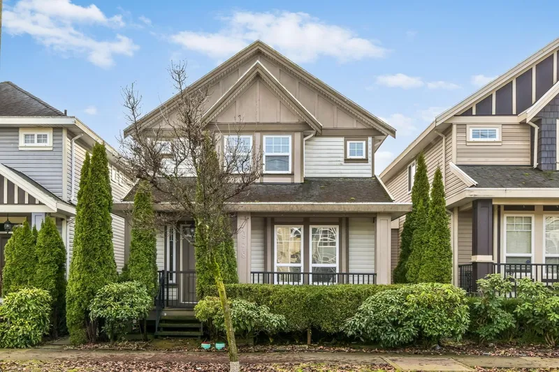 19478 72 AVENUE - photo 1 of 25