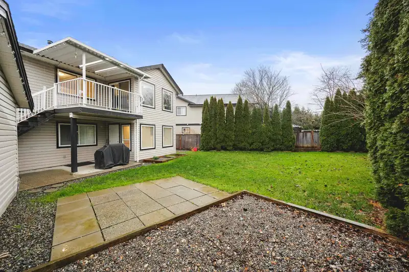 21540 50A AVENUE - photo 3 of 39