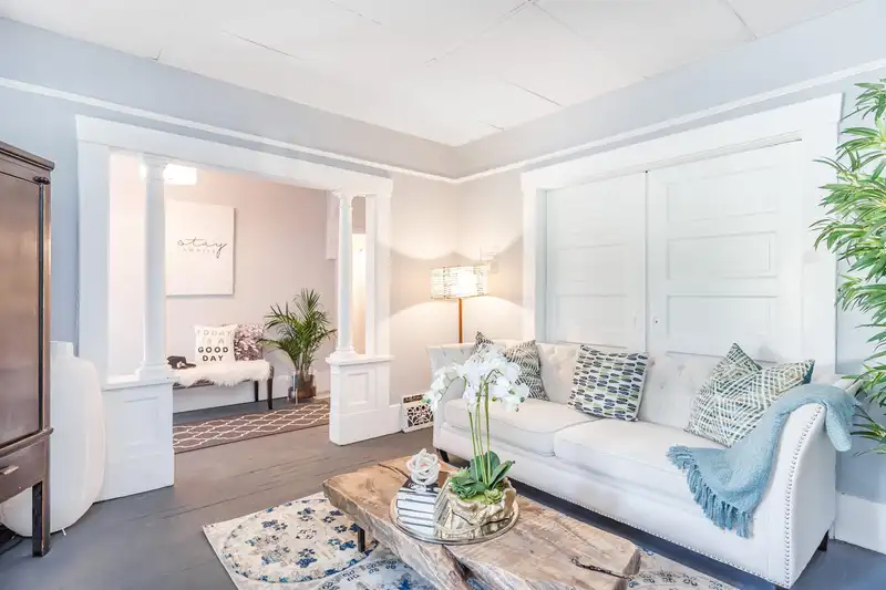 136 W 12TH AVENUE - photo 4 of 40