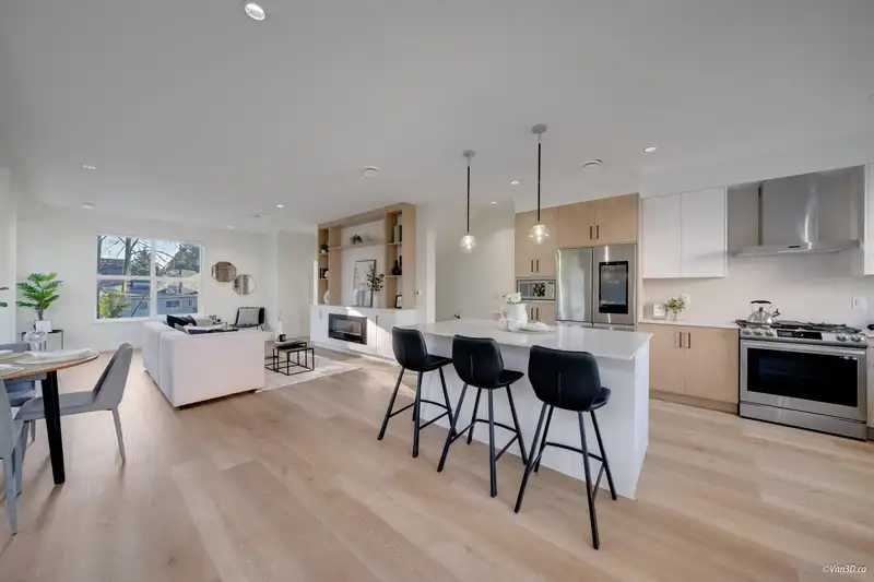 35 12585 104A AVENUE - photo 1 of 7