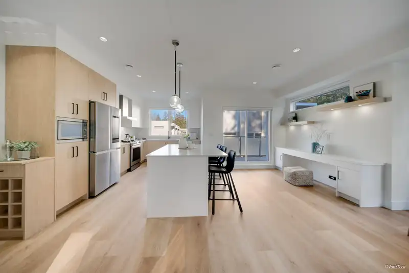 35 12585 104A AVENUE - photo 2 of 7