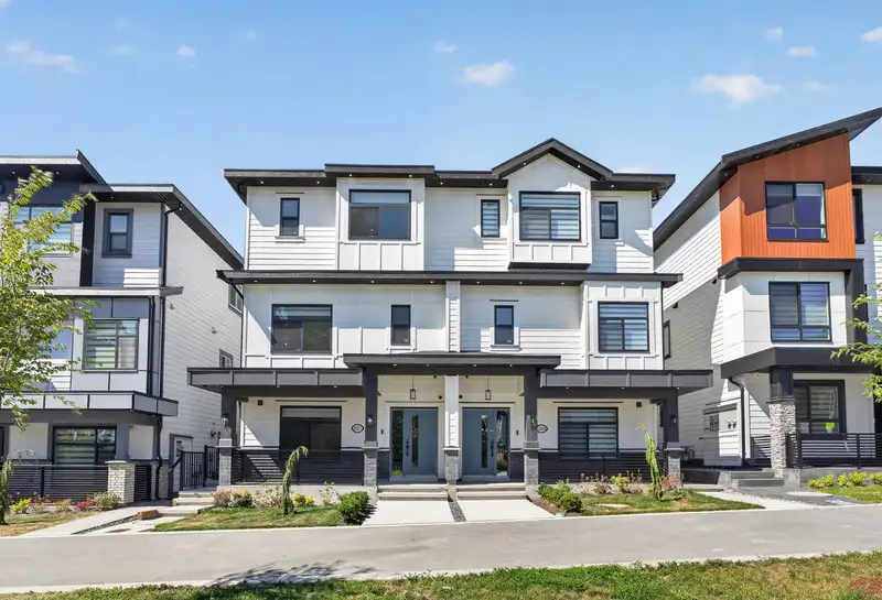 16511 20 AVENUE - photo 1 of 34