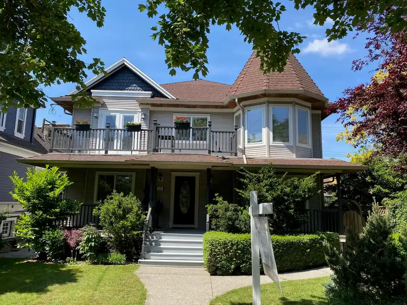 421 KELLY STREET - photo 1 of 22