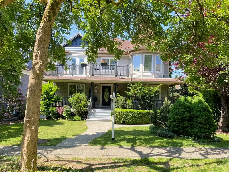 421 KELLY STREET - photo 4 of 22