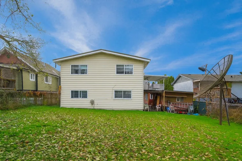 4820 200 STREET - photo 4 of 25