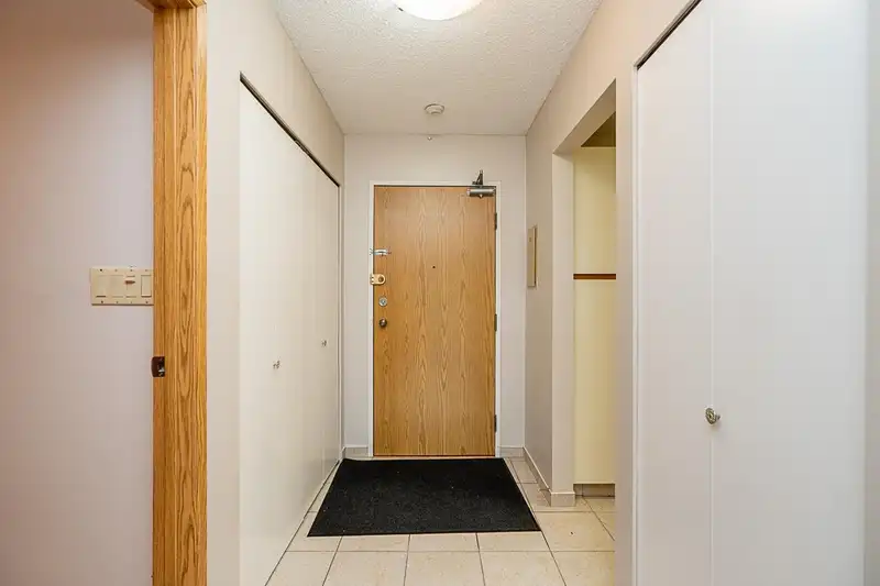 306 13344 102A AVENUE - photo 3 of 32