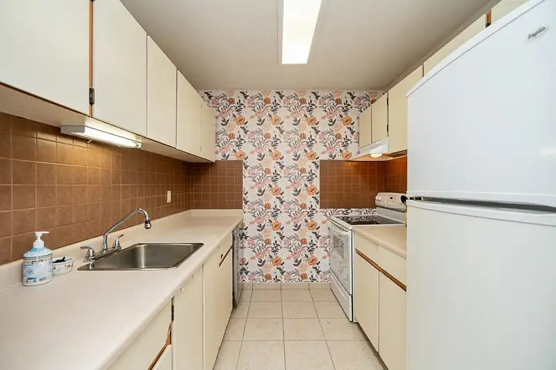 306 13344 102A AVENUE - photo 4 of 32