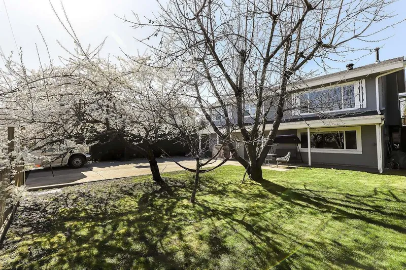 5007 60A STREET - photo 3 of 25