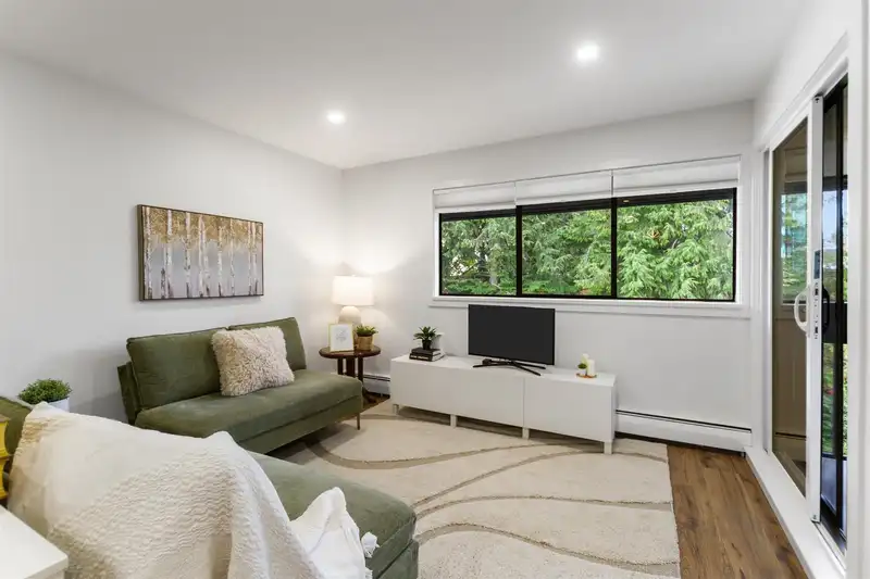 301 1561 VIDAL STREET - photo 1 of 18