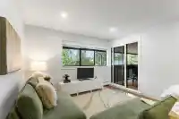 301 1561 VIDAL STREET - thumbnail 2