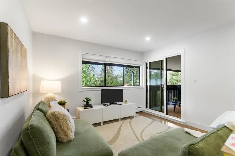 301 1561 VIDAL STREET - photo 2 of 18