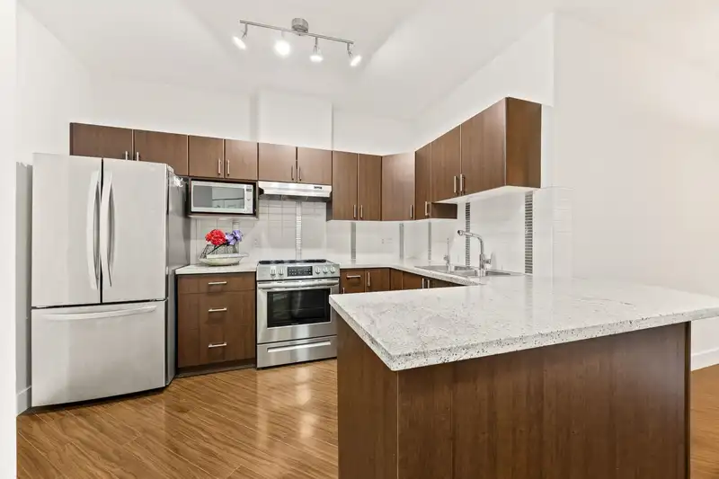 308 19830 56 AVENUE - photo 2 of 28