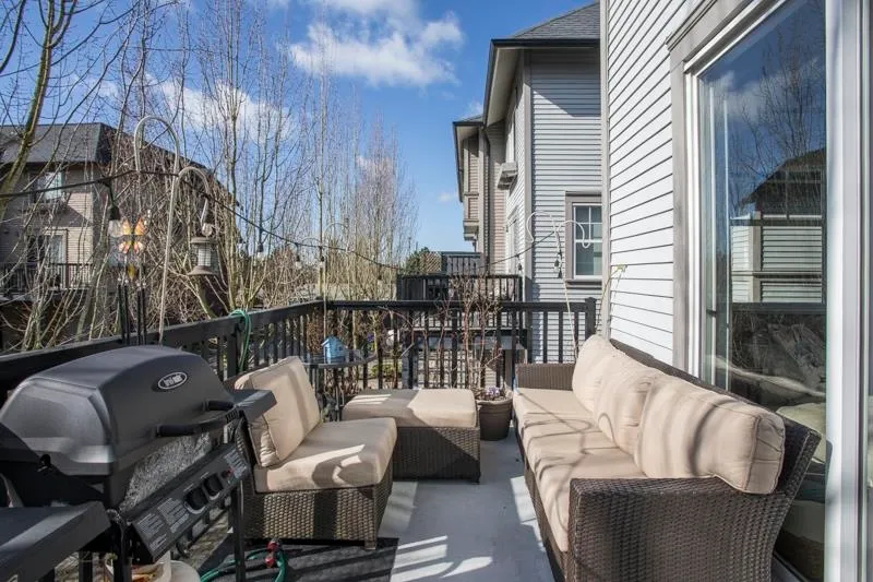 65 6450 187 STREET - photo 2 of 25