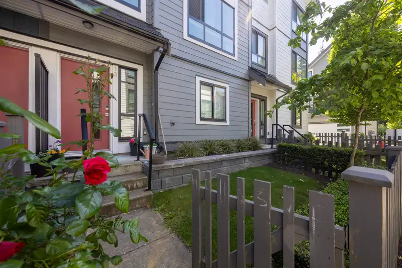 13 16760 25 AVENUE - photo 1 of 27