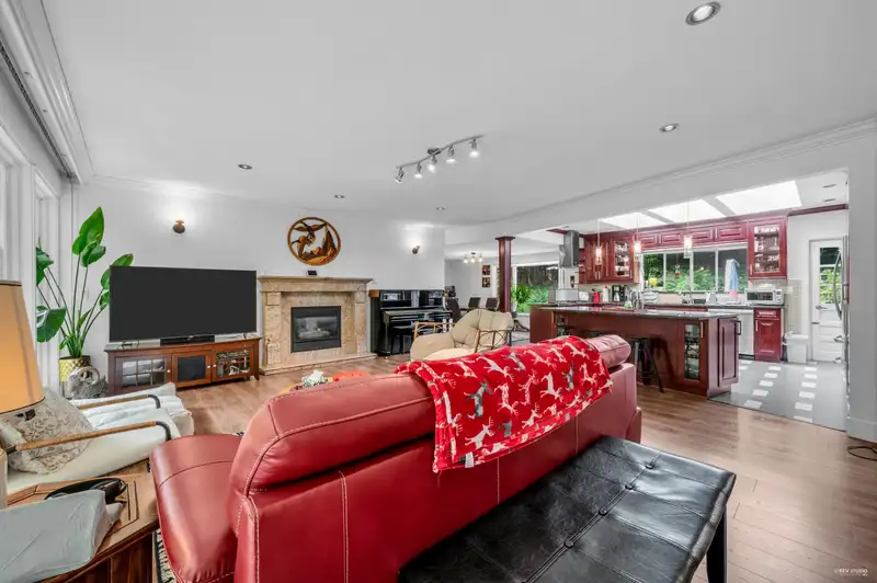 341 RABBIT LANE - photo 3 of 36