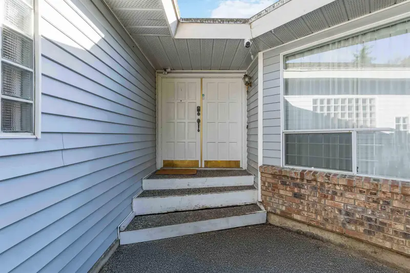 14082 20 AVENUE - photo 3 of 25