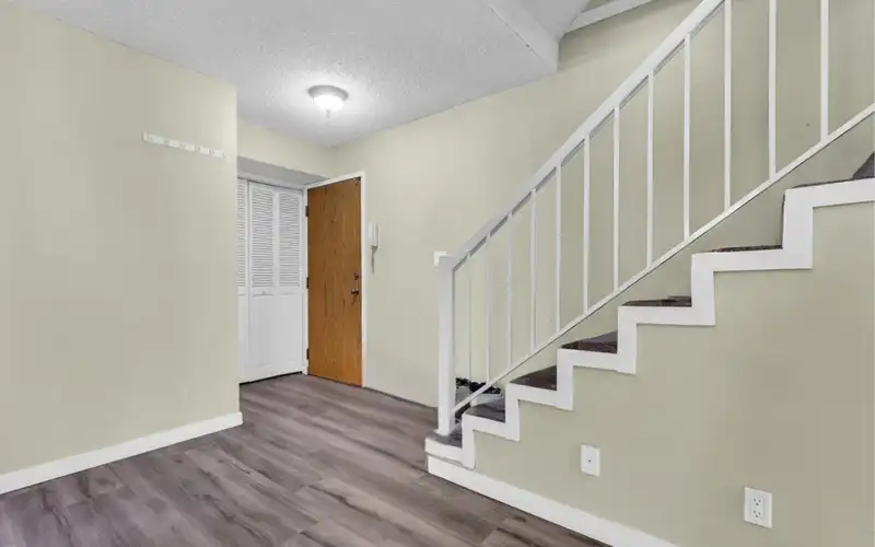 201 13316 71B AVENUE - photo 4 of 13