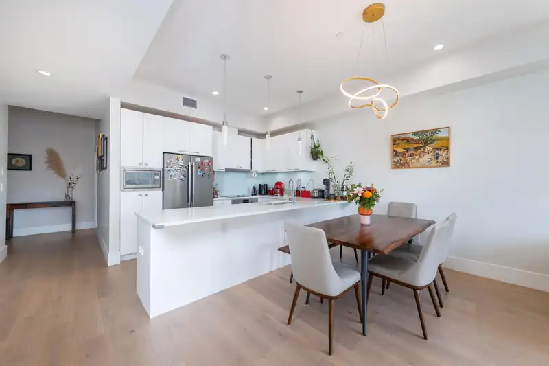 205 1591 BOWSER AVENUE - photo 3 of 31