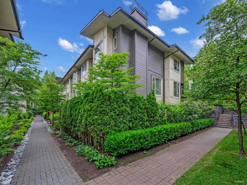 51 9229 UNIVERSITY CRESCENT - photo 4 of 25