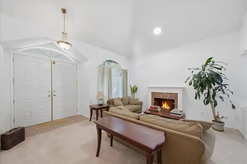 1594 PLATEAU CRESCENT - photo 2 of 40
