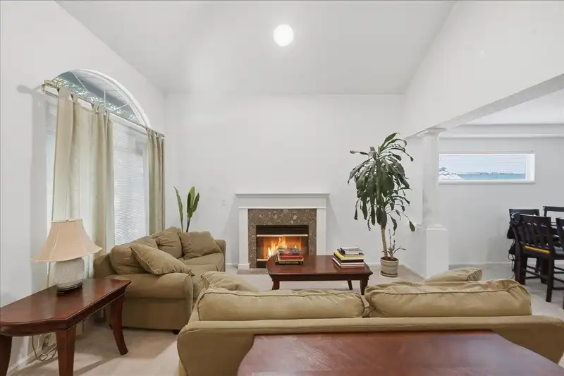 1594 PLATEAU CRESCENT - photo 3 of 40