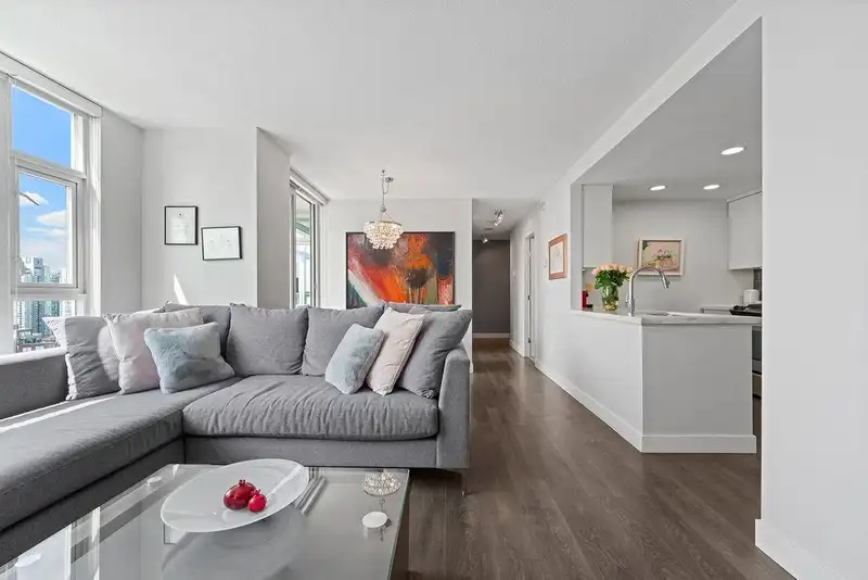 2907 1199 MARINASIDE CRESCENT - photo 3 of 40