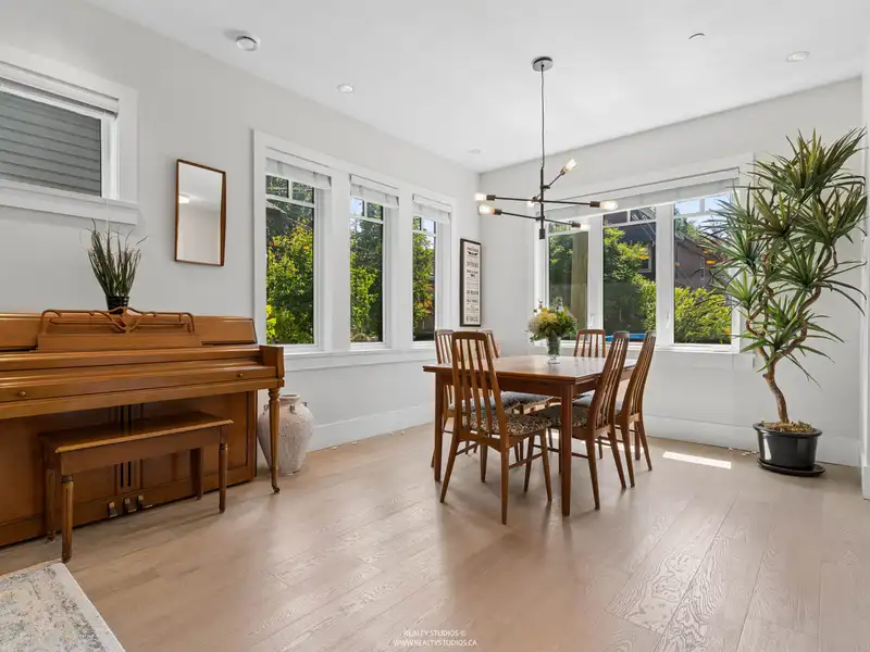 119 E 27TH AVENUE - photo 3 of 40