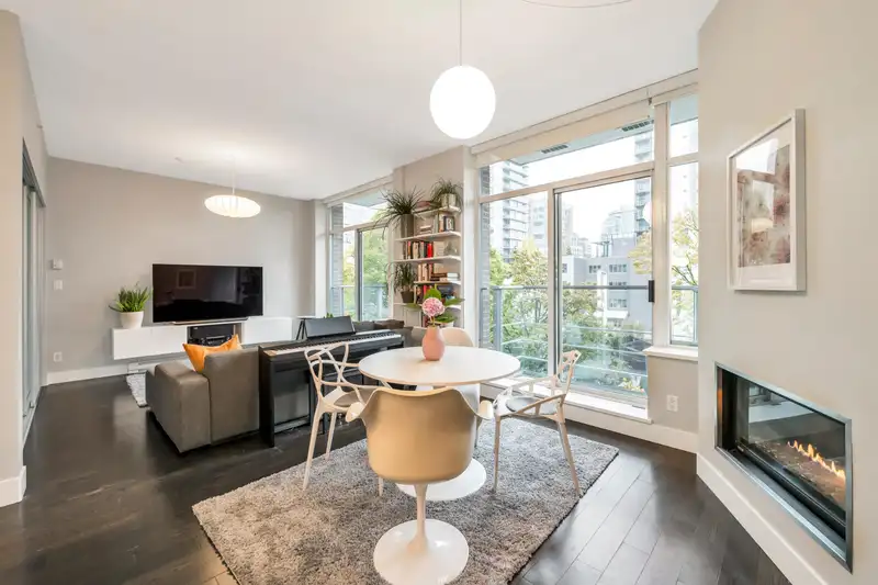 305 535 SMITHE STREET - photo 1 of 32