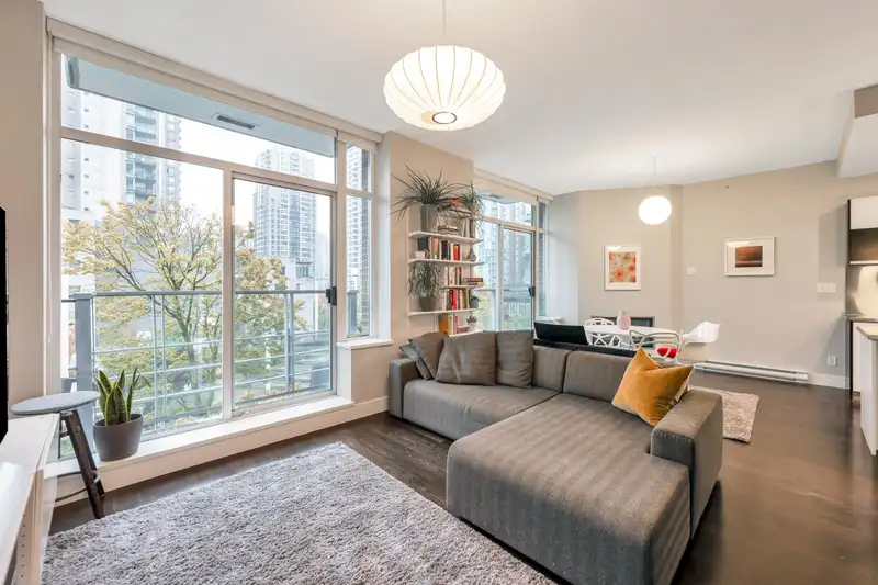 305 535 SMITHE STREET - photo 2 of 32