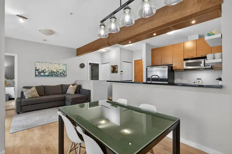 222 560 RAVEN WOODS DRIVE - photo 2 of 33