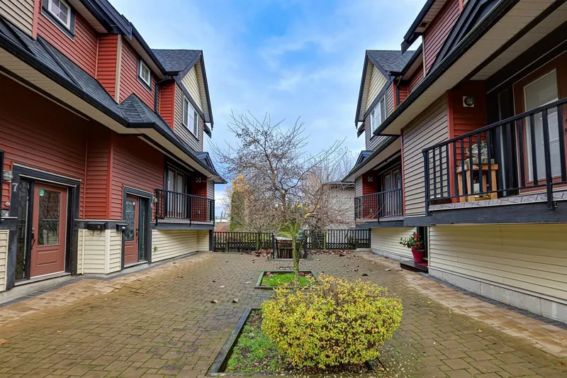 5 305 JARDINE STREET - photo 3 of 25