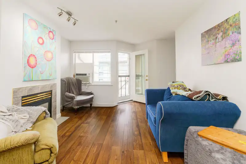 404 22351 ST ANNE AVENUE - photo 1 of 22