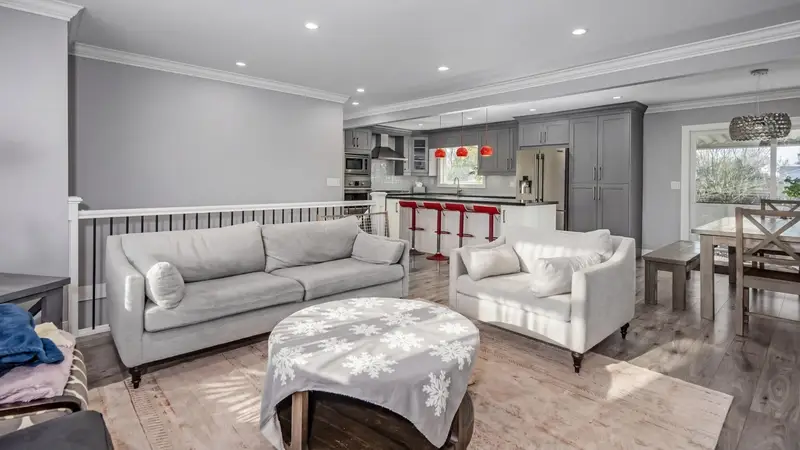 6096 49 AVENUE - photo 4 of 25