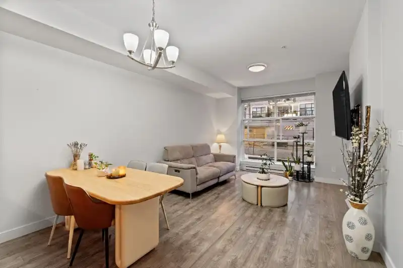 208 827 RODERICK AVENUE - photo 4 of 16