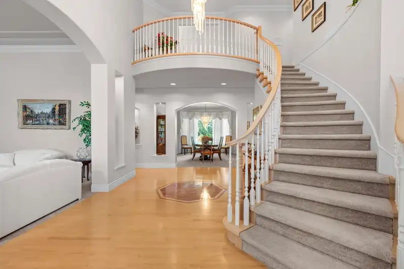 13749 21 AVENUE - photo 3 of 40