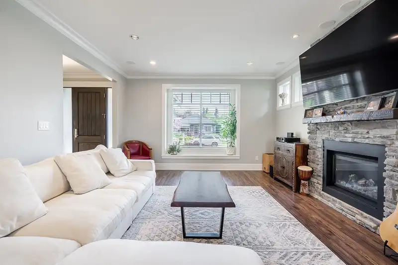 374 SIMPSON STREET - photo 2 of 40