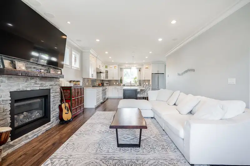 374 SIMPSON STREET - photo 3 of 40