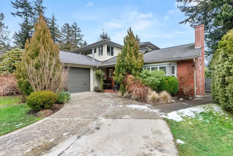 1356 COMPSTON CRESCENT - photo 1 of 39