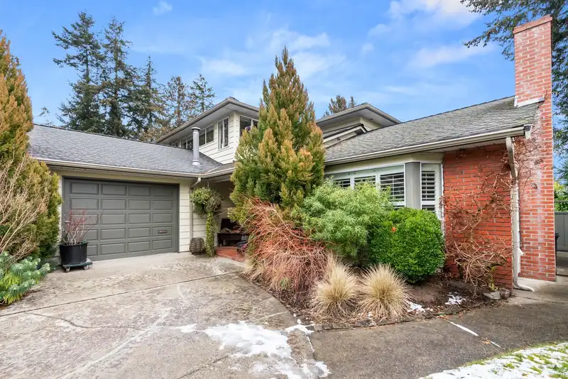1356 COMPSTON CRESCENT - photo 2 of 39