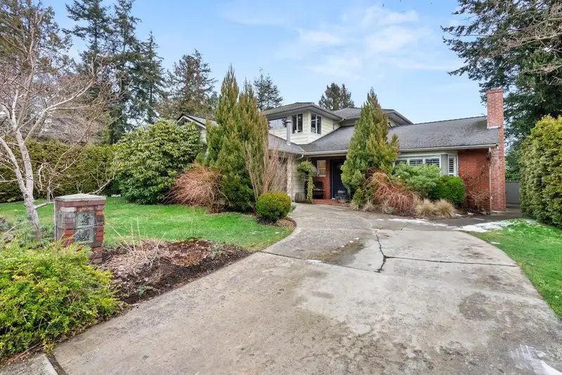 1356 COMPSTON CRESCENT - photo 3 of 39