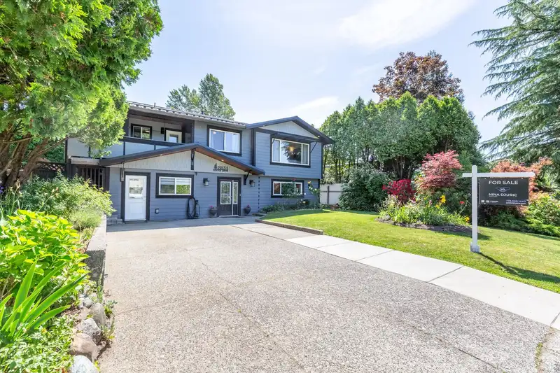 8034 BEAVER DRIVE - photo 1 of 40