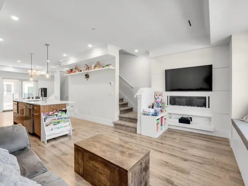 4916 ELLIS LANE - photo 2 of 29