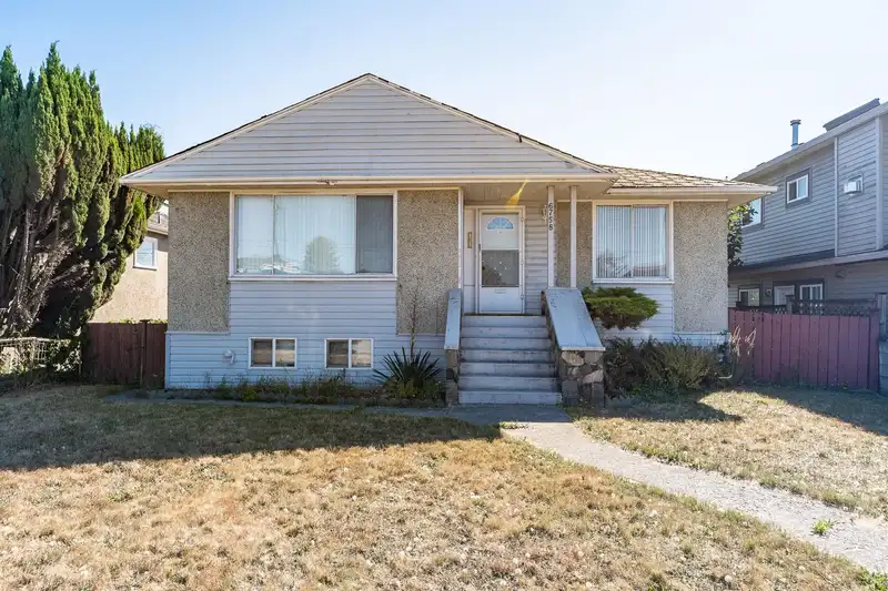 6758 VICTORIA DRIVE - photo 1 of 14
