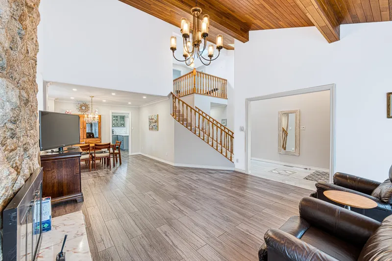 10420 TRURO DRIVE - photo 4 of 25