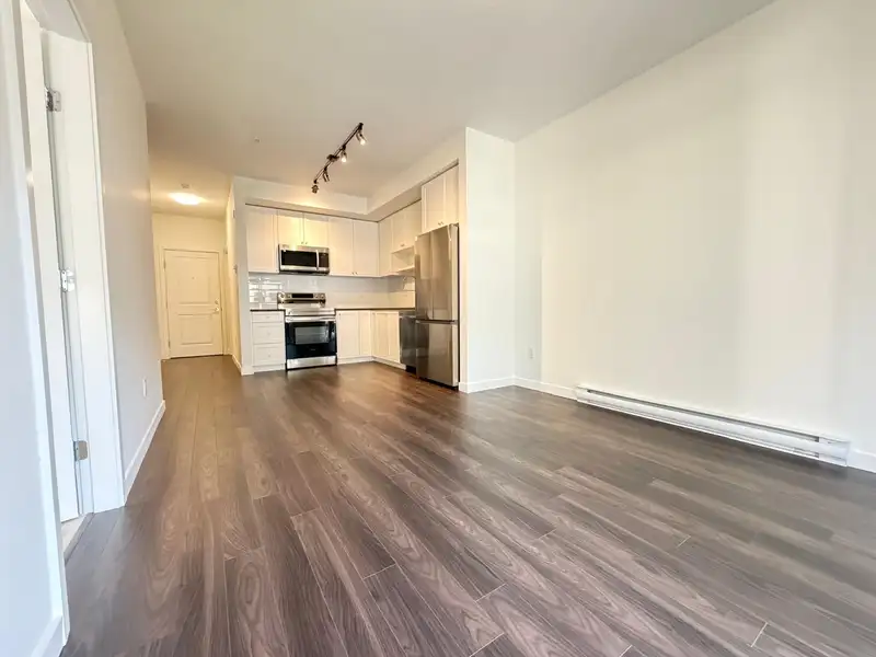 304 15735 85 AVENUE - photo 2 of 16
