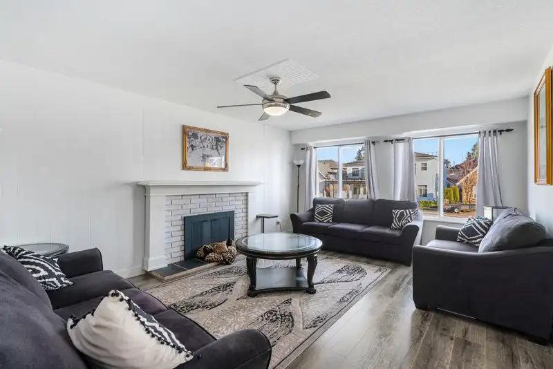 7923 122A STREET - photo 2 of 39