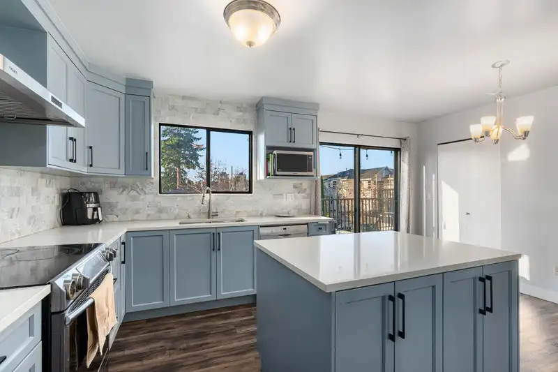 7923 122A STREET - photo 4 of 39